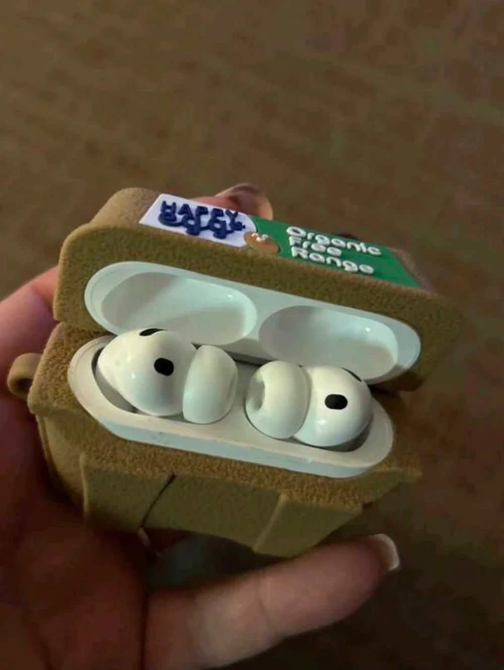 HAPPY EGGS ORGANIC BROWN EGG BOX COMPATIBLE WITH AirPods PRO 3 CASE